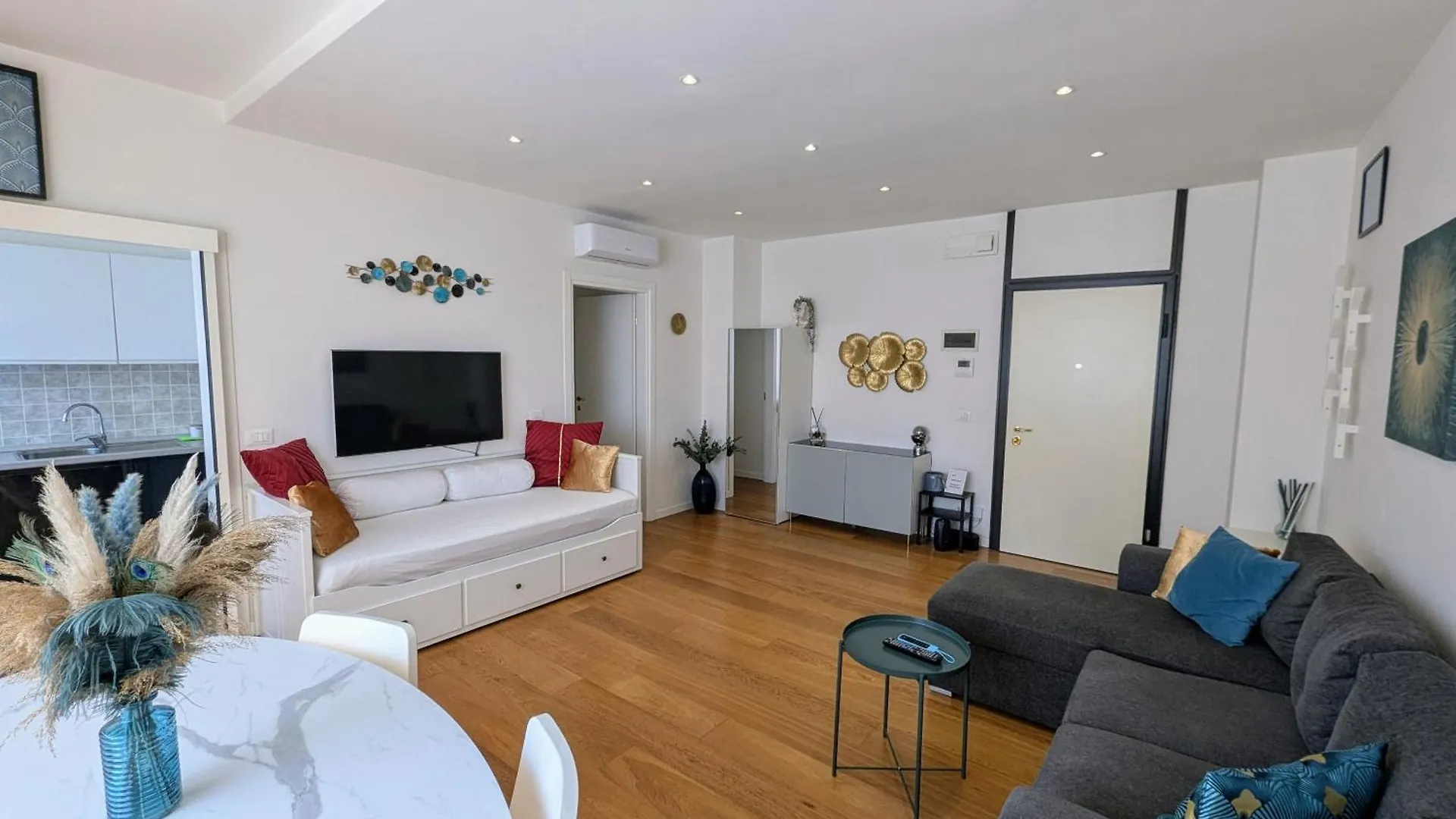 Convenient Family Apt With Private Parking Μέστρε